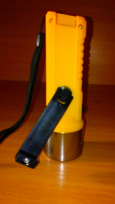 Фонарь ручной с динамомашиной и встроенным аккумулятором - POLICE 800W HL-1088